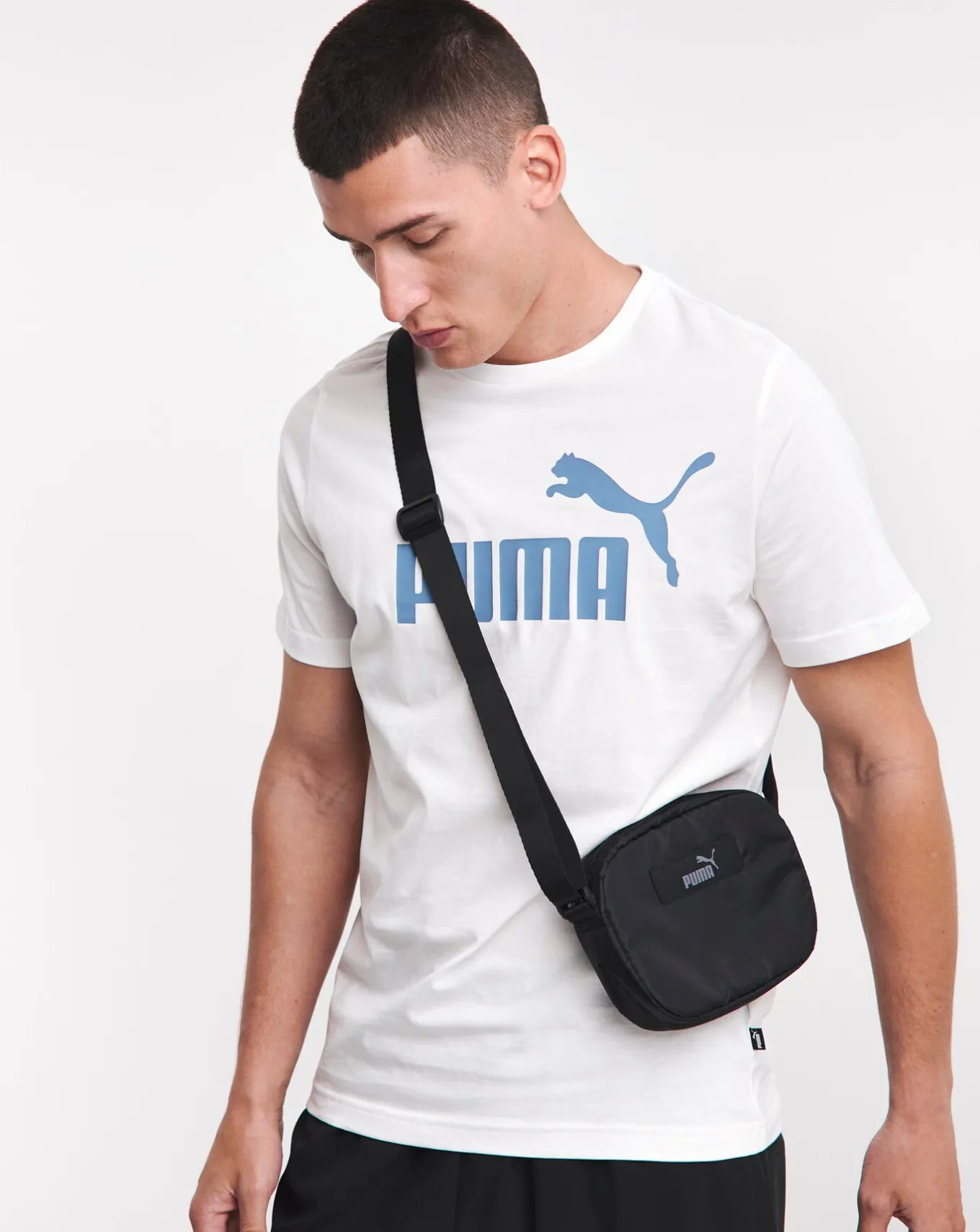 Puma Essentials Logo T-Shirt- T-shirts & Vests